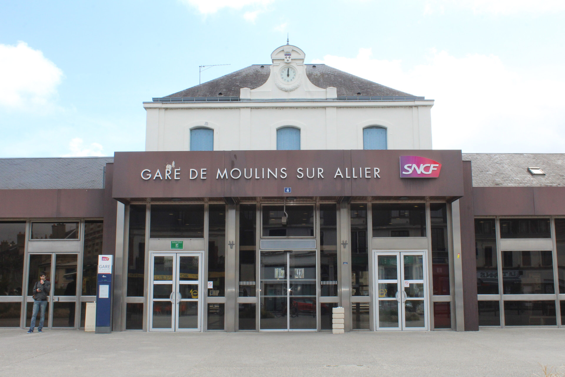 Façade de la gare de Moulins-sur-Allier, quartier Lyon-Gare