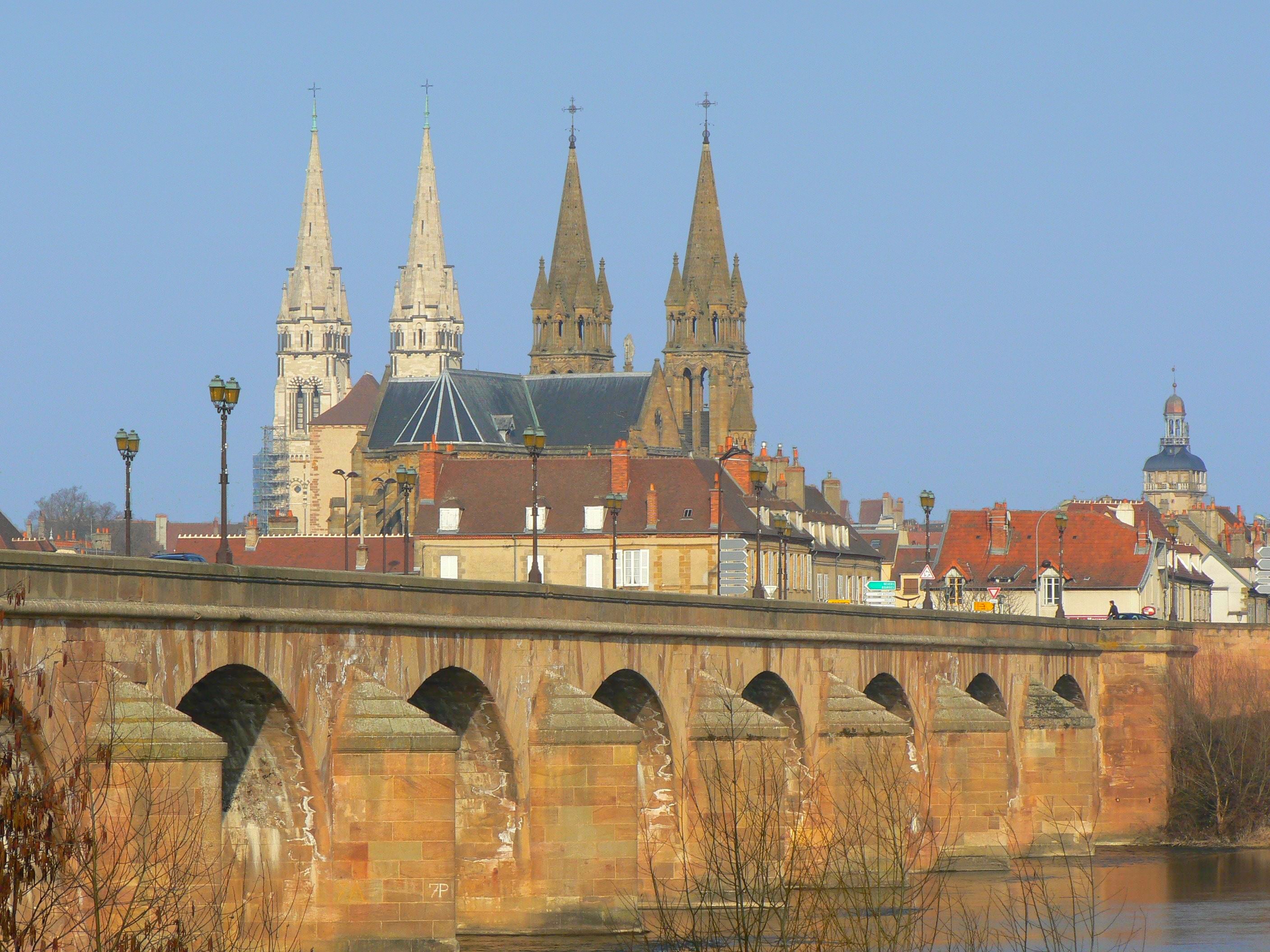 Panorama de Moulins depuis les bords de l'Allier